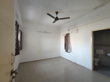 Room in 3 BHK Apartment at Vishwanath Sopan, Shela – for Rent