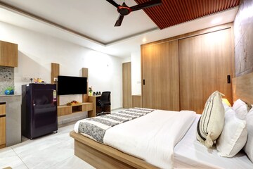 Bedroom in 1 BHK Builder Floor at Sector 31 – for Rent