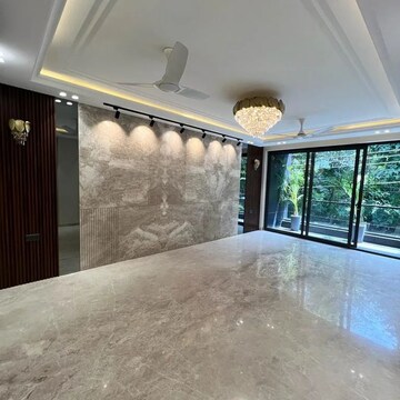 Room in 4 BHK Apartment at DLF The Belvedere Park, Sector 24 – for Rent