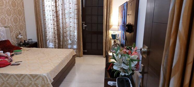  Parking, unitech-south-city-1 4 Bedroom 3600 Sq.Ft. Builder Floor In South City 1 Gurgaon 8162352