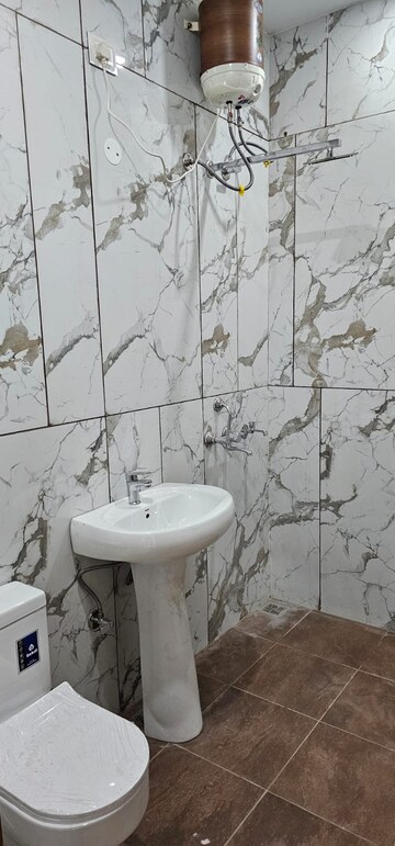 Bathroom in 3 BHK Apartment at Satish Golden Enclave, Lohgarh – for Rent