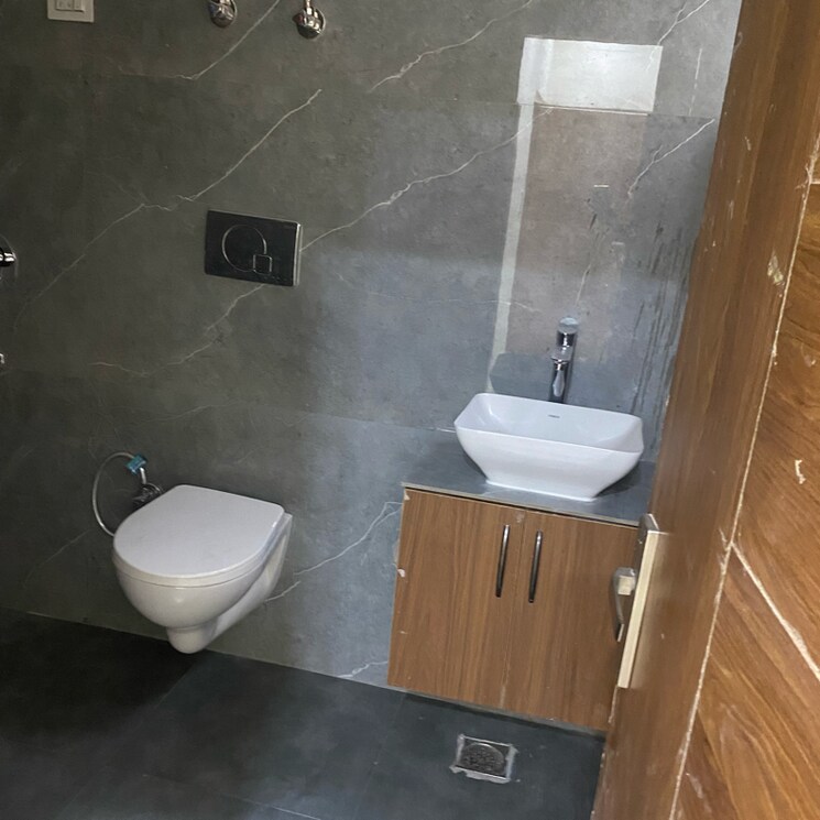 Bathroom, bollywood-esencia 3 Bedroom 1800 Sq.Ft. Apartment In Ghazipur Zirakpur 8162134