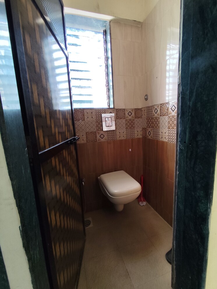 Bathroom, shree-kripa-society 1 Bedroom 430 Sq.Ft. Apartment In Majiwada Thane 8162136