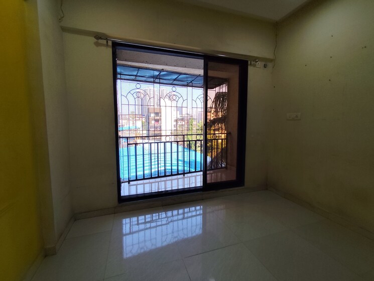 Room, shree-kripa-society 1 Bedroom 430 Sq.Ft. Apartment In Majiwada Thane 8162136