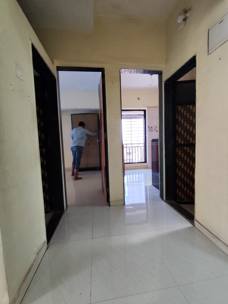 Room, shree-kripa-society 1 Bedroom 430 Sq.Ft. Apartment In Majiwada Thane 8162136