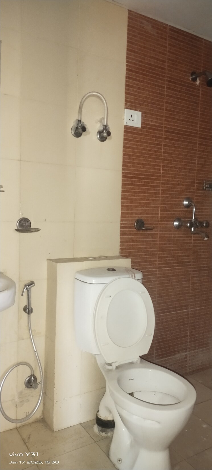 Bathroom, sector 16c greater noida 2.5 Bedroom 1290 Sq.Ft. Apartment In Sector 16c Greater Noida Greater Noida 8162150
