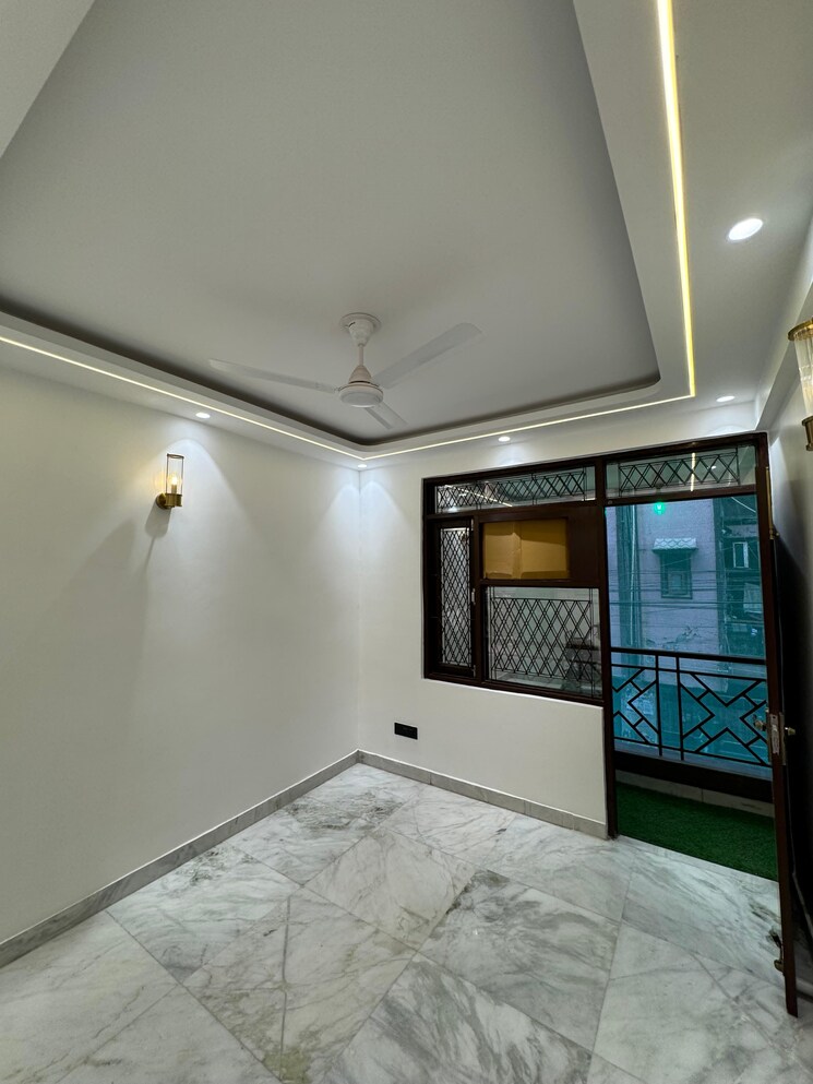 Room, paryavaran complex 3 Bedroom 1000 Sq.Ft. Builder Floor In Paryavaran Complex Delhi 8162159