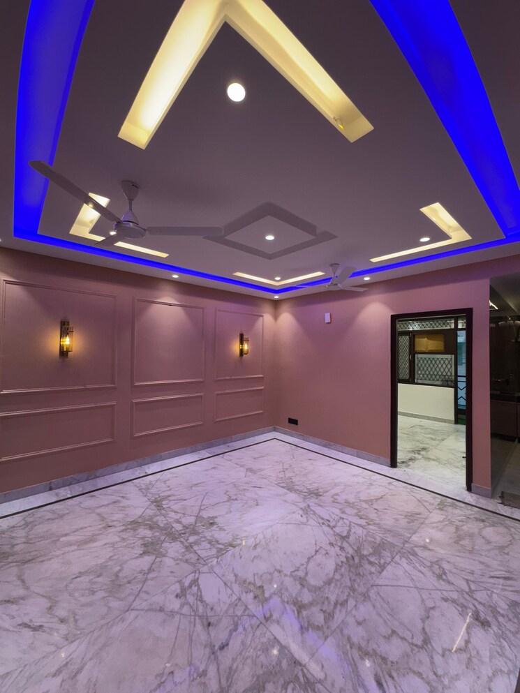  Parking, paryavaran complex 3 Bedroom 1000 Sq.Ft. Builder Floor In Paryavaran Complex Delhi 8162159