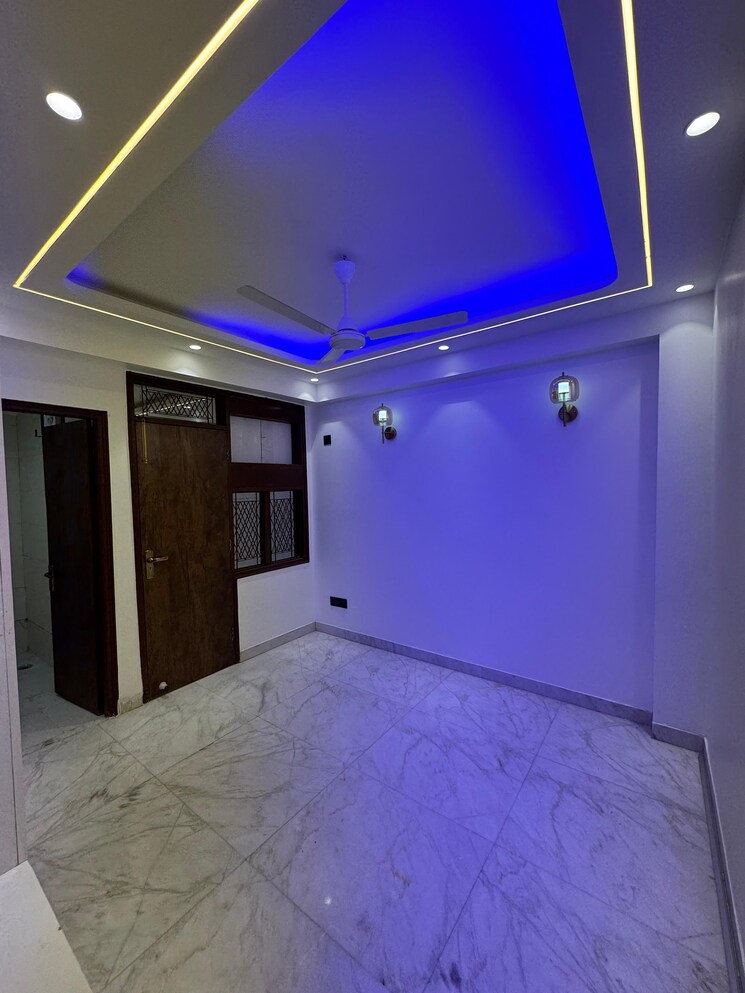 Room, paryavaran complex 3 Bedroom 1000 Sq.Ft. Builder Floor In Paryavaran Complex Delhi 8162159