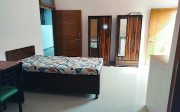 Pg For Rent in Sector 44