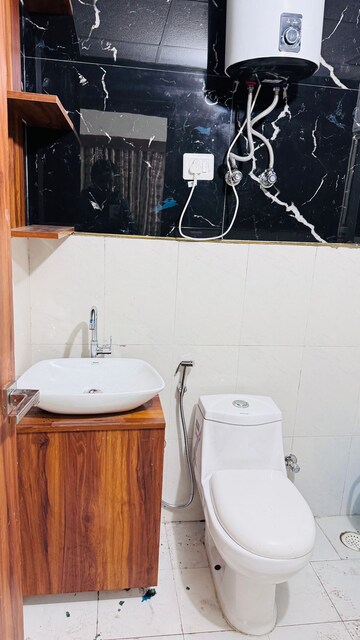 Bathroom in 3 BHK Apartment at Richmond Towers, Richmond Town – for Rent