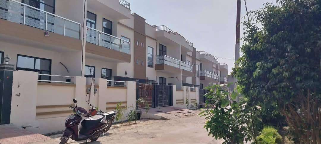 2 BHK + Pooja Room Independent House For Sale in Select City Residency