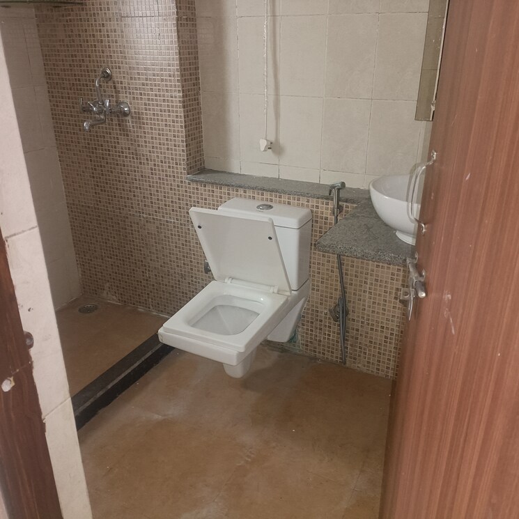 Bathroom, shree-vardhman-victoria 3 Bedroom 1950 Sq.Ft. Apartment In Sector 70 Gurgaon 8162598