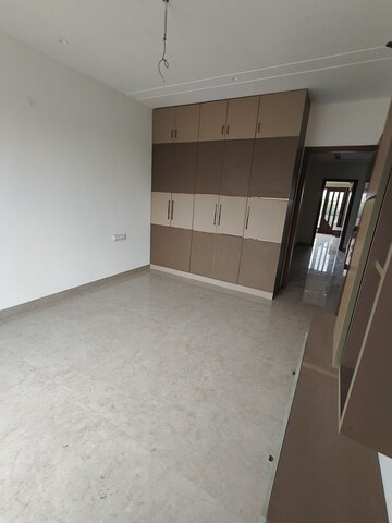 Room in 3 BHK Builder Floor at Aerocity – for Rent