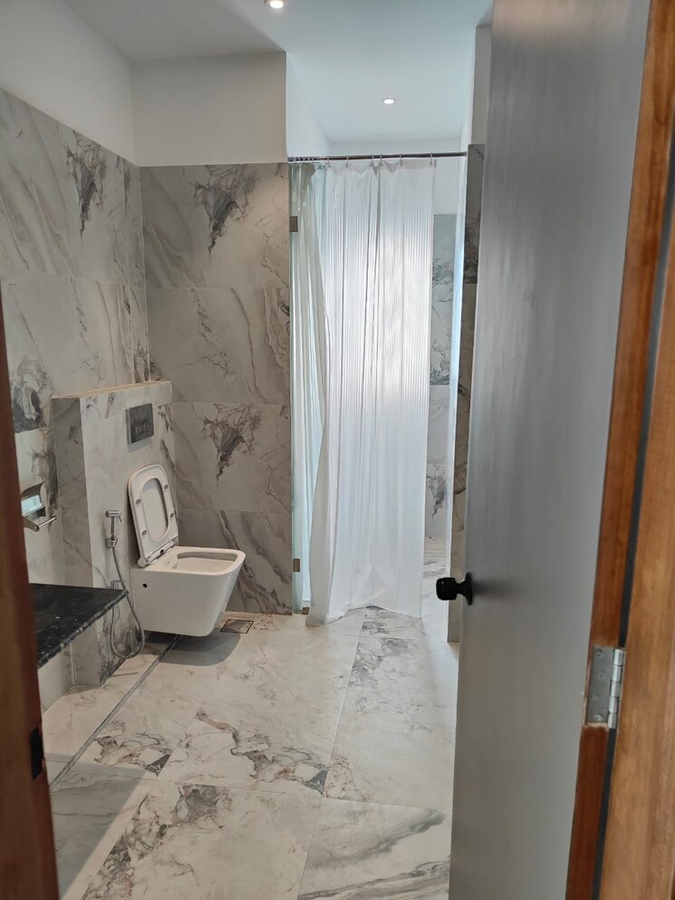 Bathroom, mj-81-aureate 4 Bedroom 4212 Sq.Ft. Apartment In Bandra West Mumbai 8162656