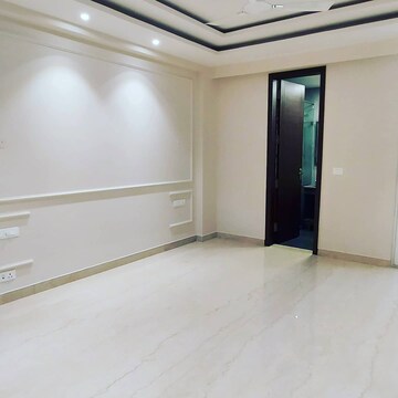 Room in 4 BHK Apartment at DLF Belvedere Towers, Sector 24 – for Sale