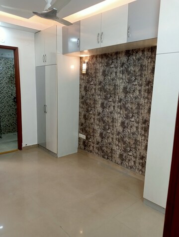 Room in 3 BHK Builder Floor at Pratap Vihar – for Sale