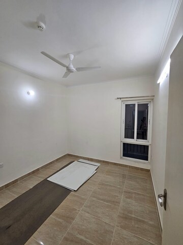 Room in 2 BHK Apartment at Gaur City 2 - 14th Avenue, Sector 16c Greater Noida – for Sale