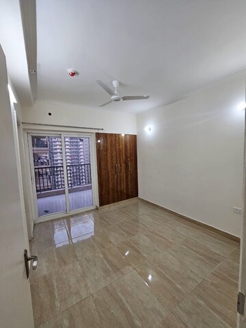 Room in 2 BHK Apartment at Gaur City 2 - 14th Avenue, Sector 16c Greater Noida – for Sale