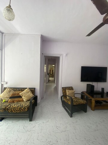 Living Room in 4 BHK Apartment at Shalaka Apartment, Nariman Point – for Sale