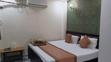 2 BHK Builder Floor For Rent in Gomti Nagar