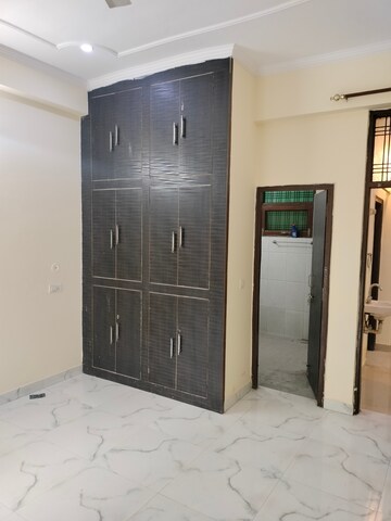 Building Lobby in 2 BHK Builder Floor at Gomti Nagar – for Rent