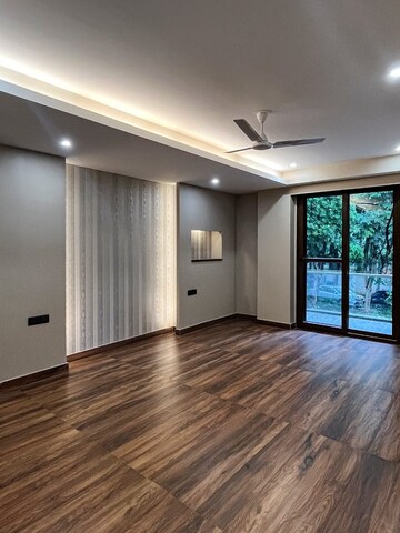 Room in 3.5 BHK Apartment at Ambience Island, Sector 24 – for Sale