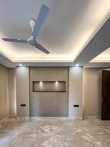 Building Lobby in 3.5 BHK Apartment at Ambience Island, Sector 24 – for Sale