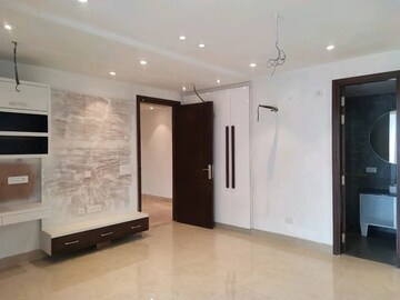 Building Lobby in 3.5 BHK Apartment at Ambience Island, Sector 24 – for Sale