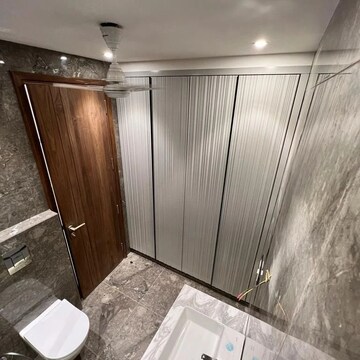 Bathroom in 3.5 BHK Apartment at Ambience Island, Sector 24 – for Sale