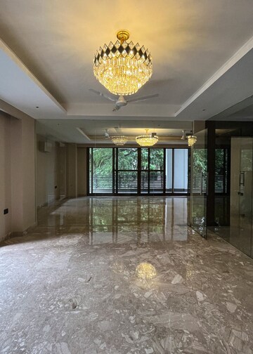 Room in 4 BHK Apartment at Ambience Island, Sector 24 – for Sale