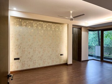 Room in 4 BHK Apartment at Ambience Island, Sector 24 – for Sale