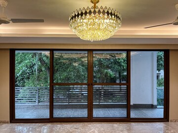 Room in 4 BHK Apartment at Ambience Island, Sector 24 – for Sale