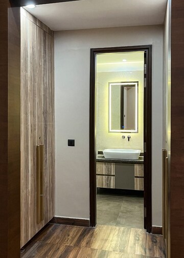 Building Lobby in 4 BHK Apartment at Ambience Island, Sector 24 – for Sale
