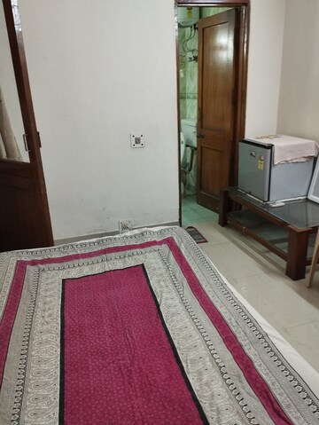 Bedroom in 1 RK Apartment at Varun Enclave, Sector 28 – for Rent
