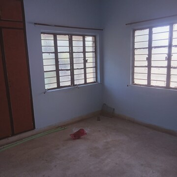 Room in 3 BHK Apartment at Ratu Road – for Rent