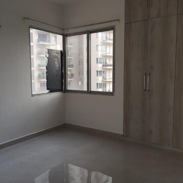Room in 2 BHK Apartment at Emaar Emerald Estate, Sector 65 – for Rent