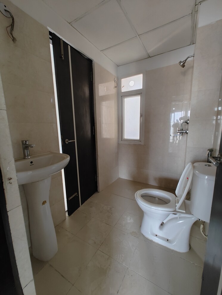 Bathroom, samridhi-grand-avenue 2 Bedroom 980 Sq.Ft. Apartment In Tech Zone 4 Greater Noida Greater Noida 8163016