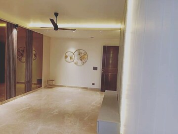 Room in 3.5 BHK Apartment at Ambience Creacions, Sector 22 – for Rent