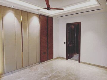 Room in 3.5 BHK Apartment at Ambience Creacions, Sector 22 – for Rent