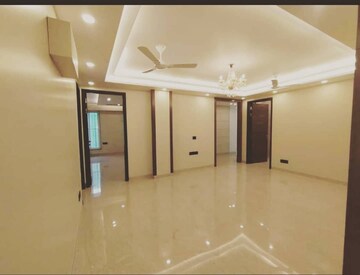 Room in 3.5 BHK Apartment at Ambience Creacions, Sector 22 – for Rent