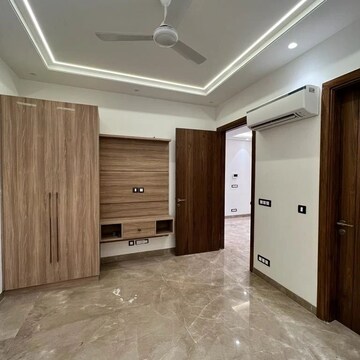 Room in 2 BHK Apartment at Ambience Creacions, Sector 22 – for Rent