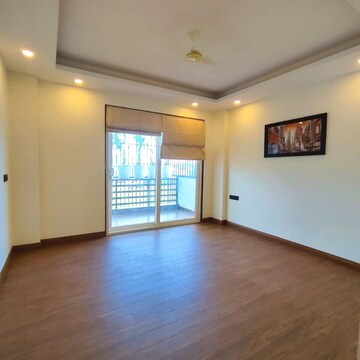 Room in 2 BHK Apartment at Ambience Creacions, Sector 22 – for Rent