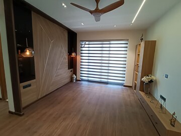 Room in 2 BHK Apartment at Ambience Creacions, Sector 22 – for Rent