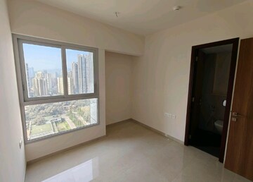 Room in 3 BHK Apartment at Piramal Vaikunth, Balkum Pada – for Rent