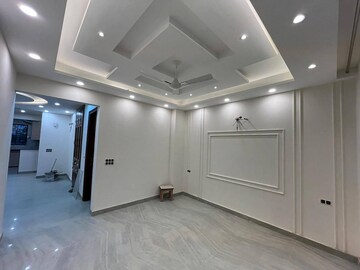 Room in 3.5 BHK Apartment at Ambience Creacions, Sector 22 – for Rent
