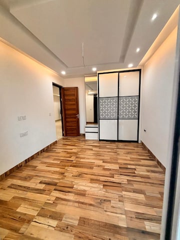 Room in 2 BHK Apartment at Arihant Abode, Sector 10 Greater Noida – for Sale