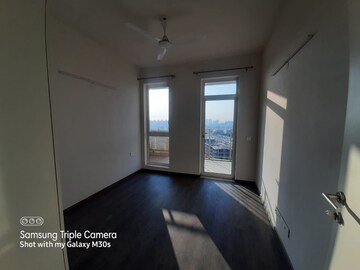 Room in 3.5 BHK Apartment at Ireo The Corridors, Sector 67a – for Rent