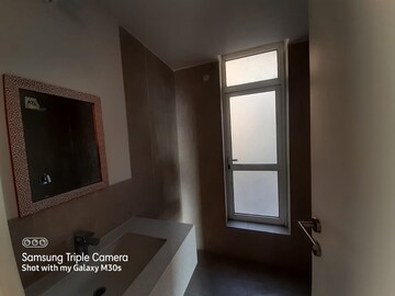 Room in 3.5 BHK Apartment at Ireo The Corridors, Sector 67a – for Rent