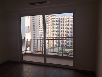 Room in 3 BHK Apartment at Shapoorji Pallonji Joyville Gurgaon, Sector 102 – for Rent